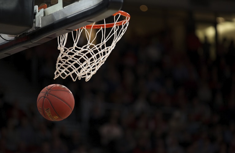 开云体育篮球比赛精彩扣篮画面，NBA赛事直播回放，kaiyun平台篮球集锦
